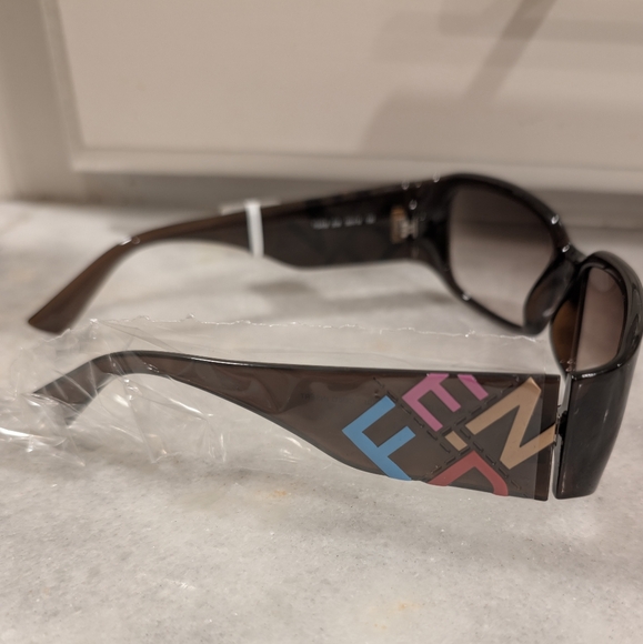 Fendi Sunglasses Multicolor Accents - Picture 5 of 9